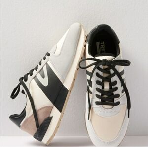 Tretorn Lace-Up Sneakers Loyola Taupe/Black WOMEN SIZE 9